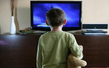 التليفزيون سبب عدوانية طفلك