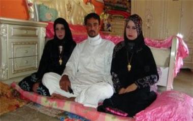 عراقي يتزوج فتاتين في ليلة واحدة