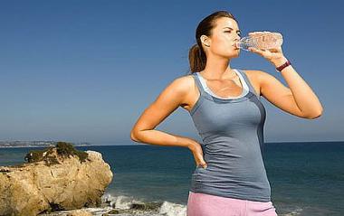 كم يحتاج جسم الإنسان من الماء يومياً؟