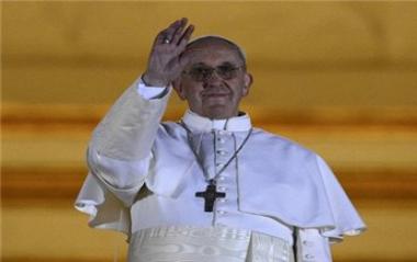 بابا الفاتيكان: لن نقبل بشرق أوسط خال من المسيحيين