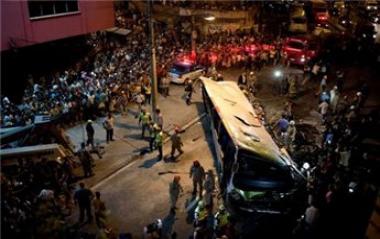 مقتل 36 شخصا جراء سقوط حافلة ركاب من فوق جسر في ايطاليا