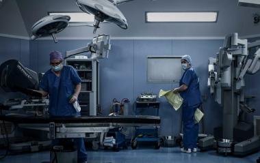 دراسة: النساء أكثر عرضة للوفاة داخل غرفة العمليات عندما يكون الجراح رجلا